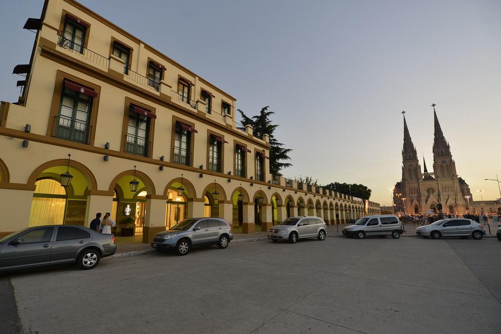 Real Hotel Lujan Buitenkant foto