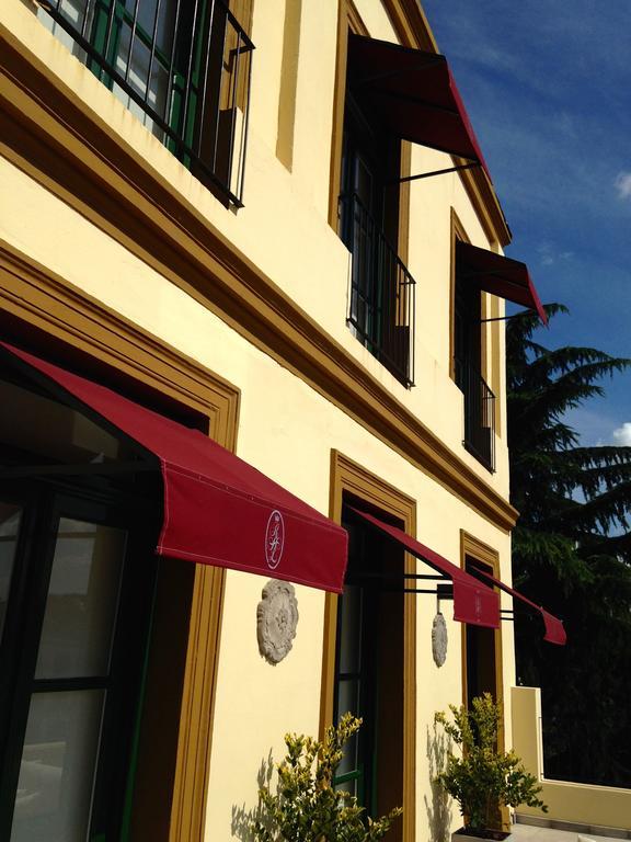 Real Hotel Lujan Buitenkant foto