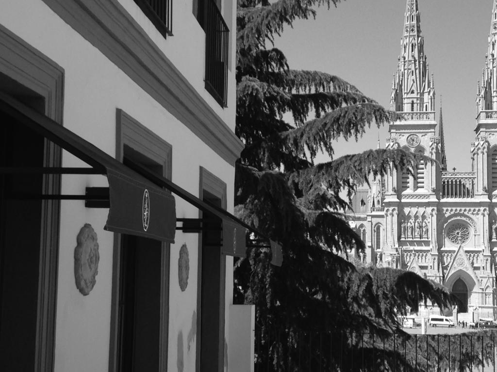 Real Hotel Lujan Buitenkant foto