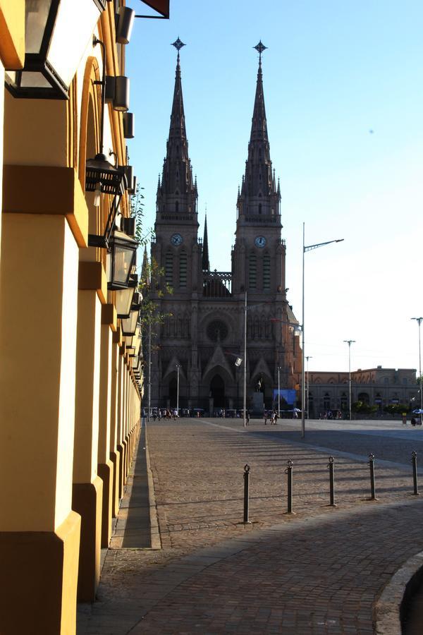 Real Hotel Lujan Buitenkant foto