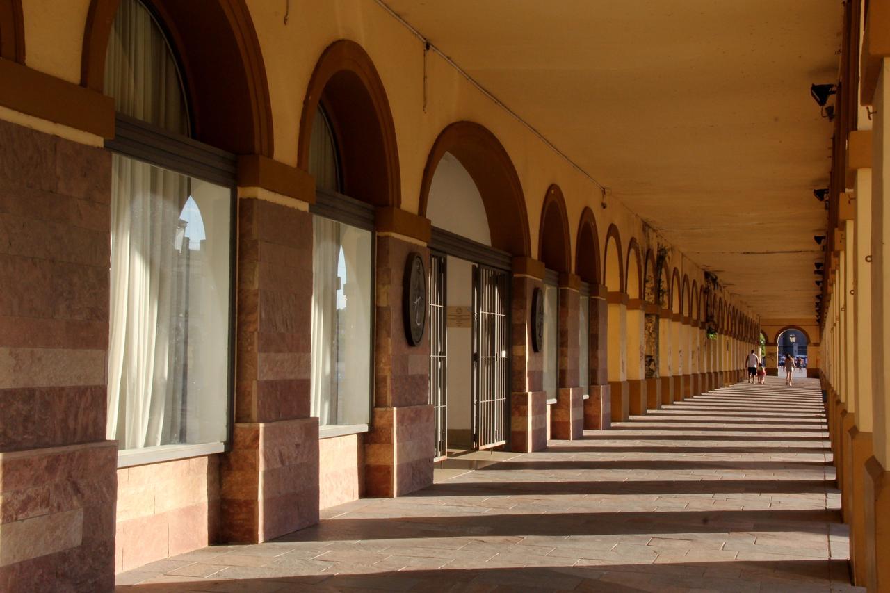 Real Hotel Lujan Buitenkant foto