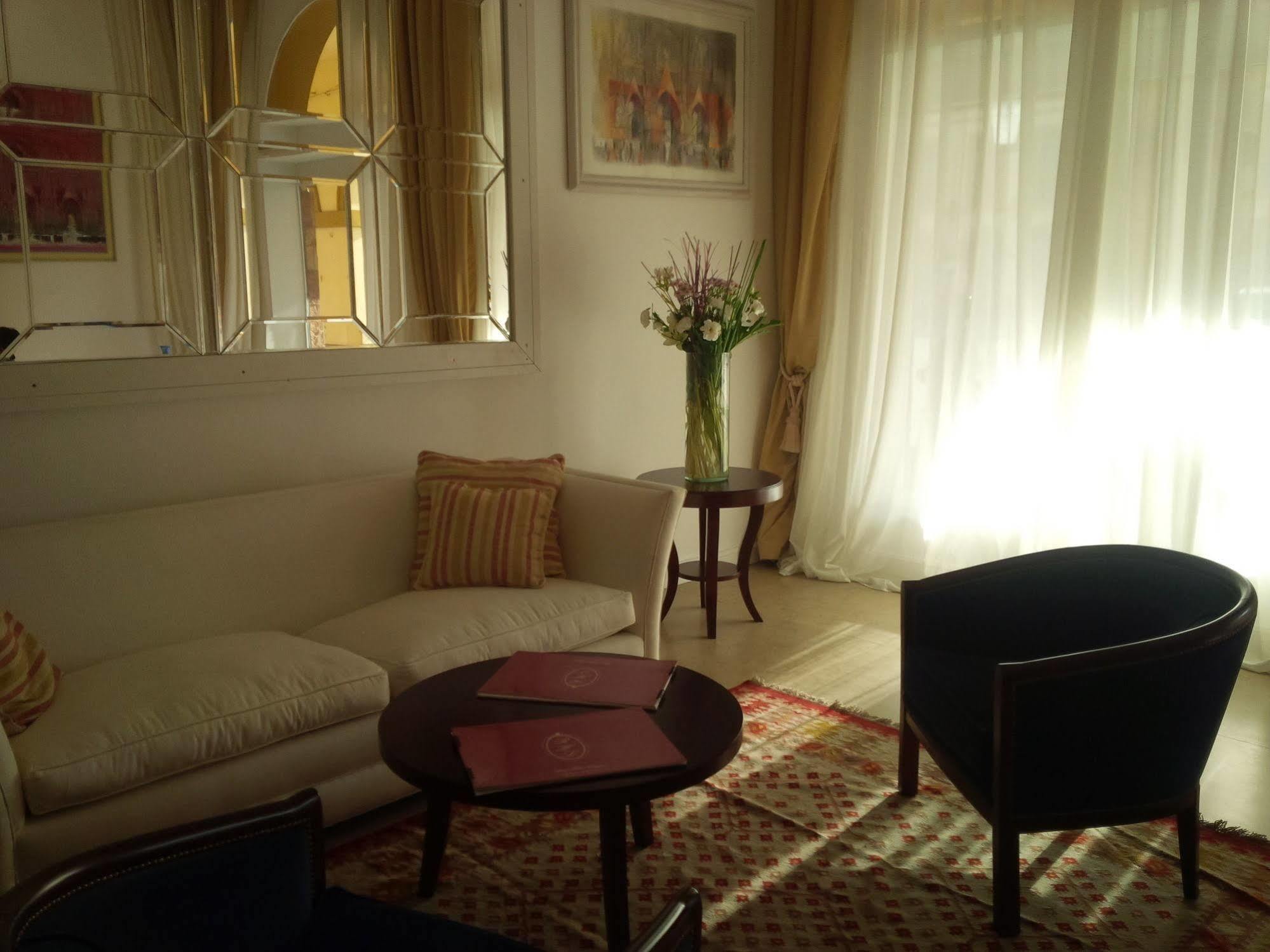 Real Hotel Lujan Buitenkant foto