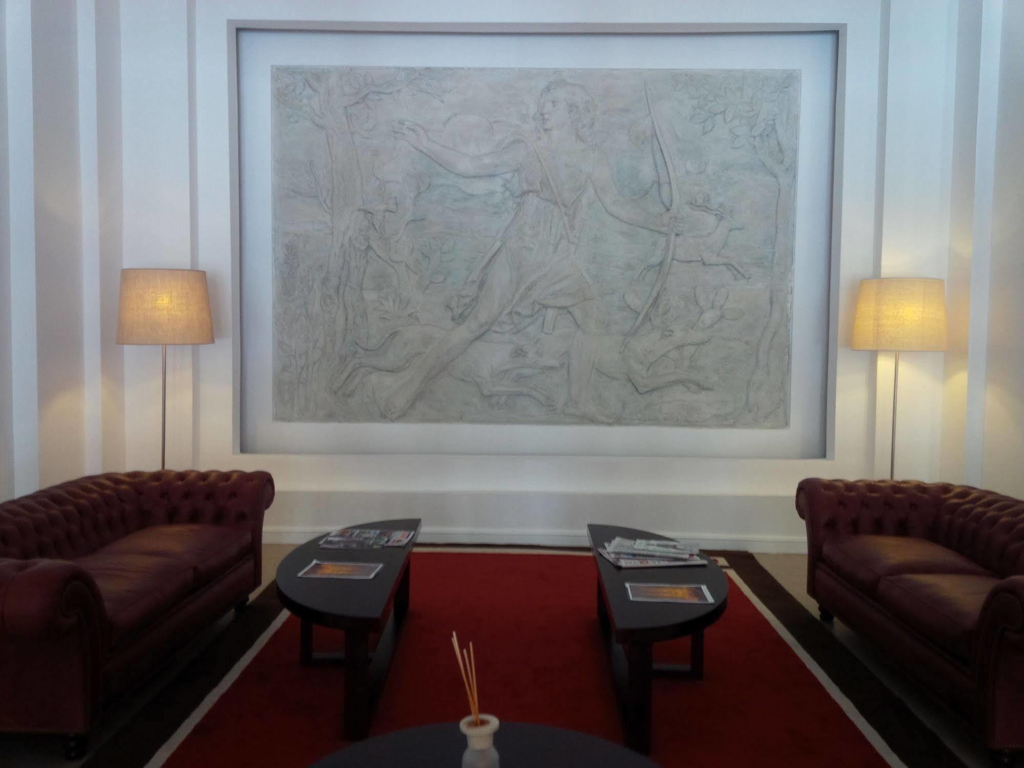 Real Hotel Lujan Buitenkant foto