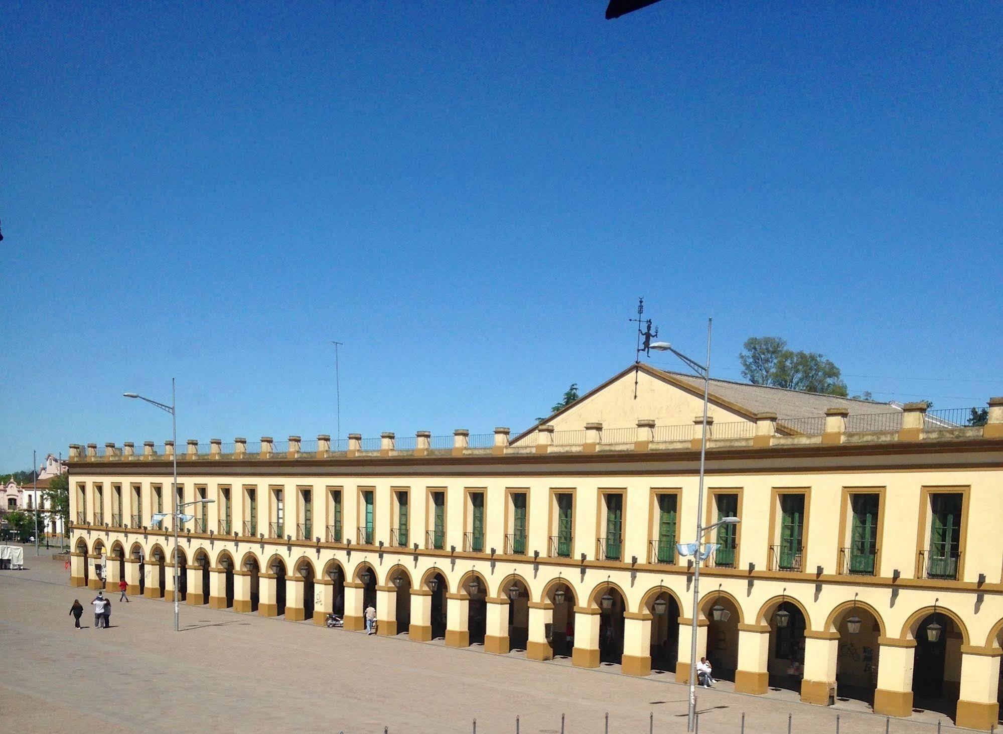 Real Hotel Lujan Buitenkant foto