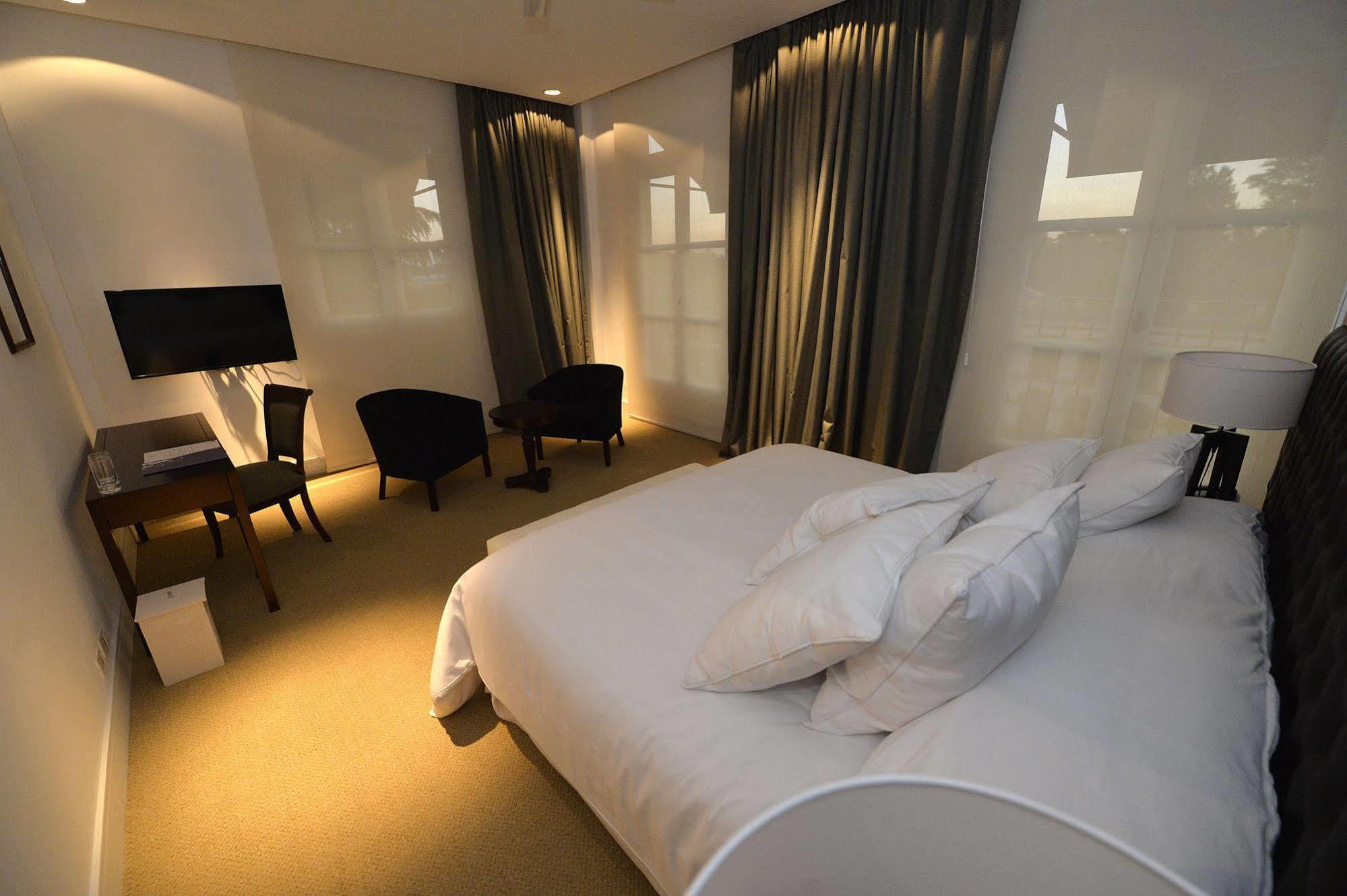 Real Hotel Lujan Buitenkant foto